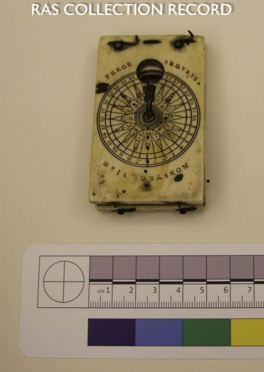 Closed diptych dial